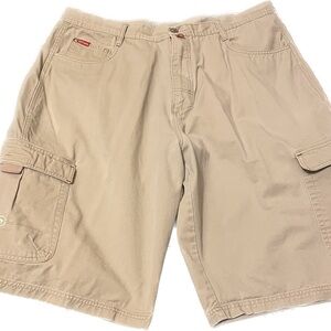 💙MAKE AN OFFER! Men Cargo Shorts. Khaki.  Size 40 waist. Good Condition. Clean❗️